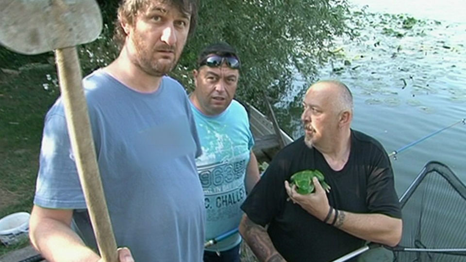 video VIP zprávy: Maxim Turbulenc jsou originální. Místo na ryby chodí k rybníku na žáby - s lopatou!